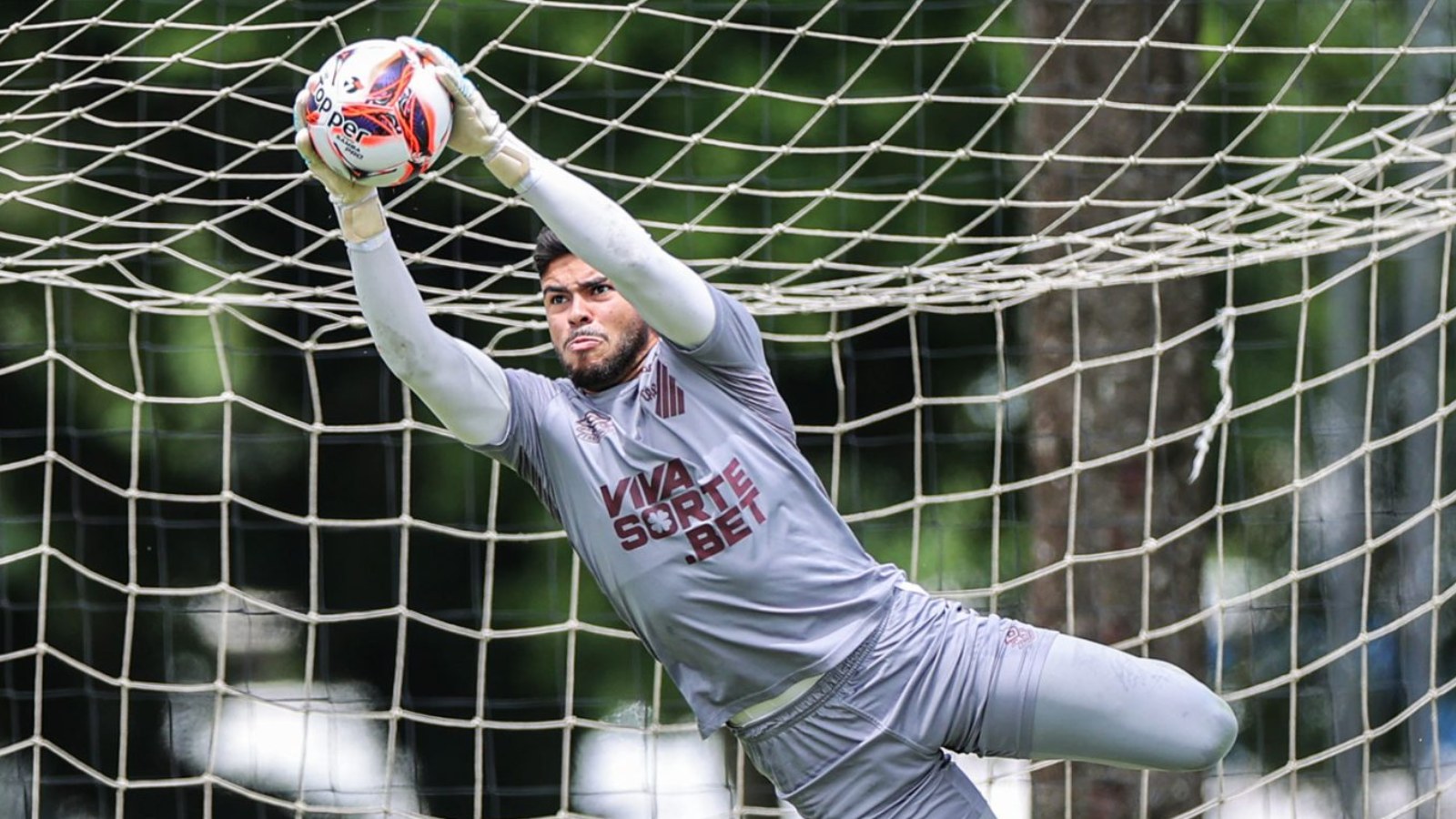 Athletico-PR treina no elenco de aspirantes para o Paranaense 2026