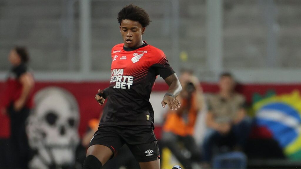 Athletico-PR estreia no Campeonato Paranaense e Bruninho desfila em campo