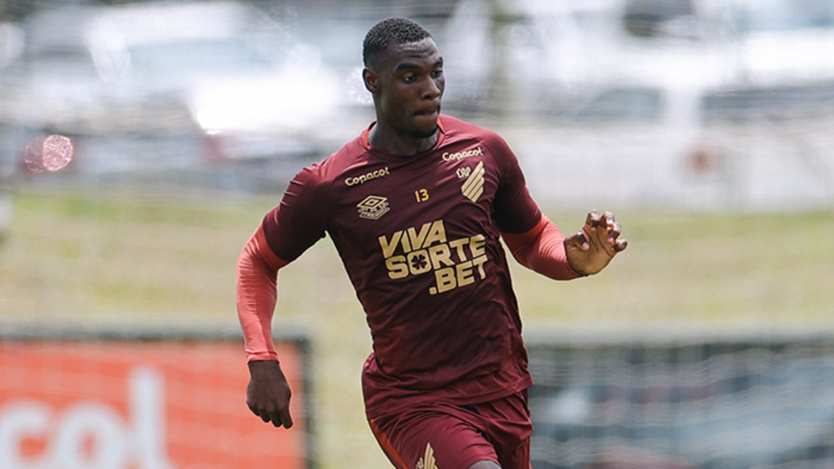 Athletico-PR treina em pré-temporada