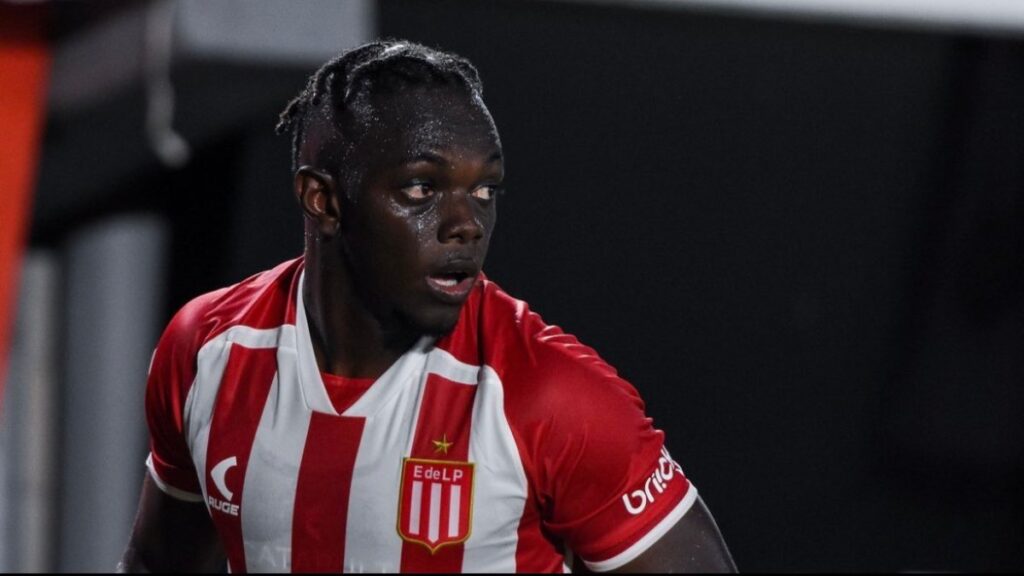 Athletico-PR contrata Cetré, do Estudiantes