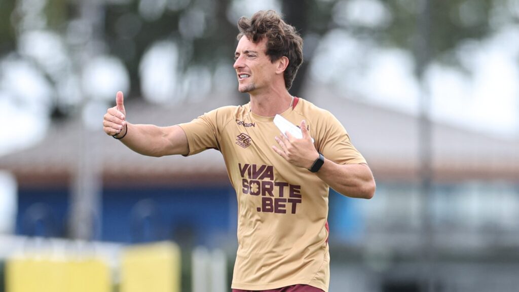 João Correia prepara Athletico-PR para estreia no Paranaense