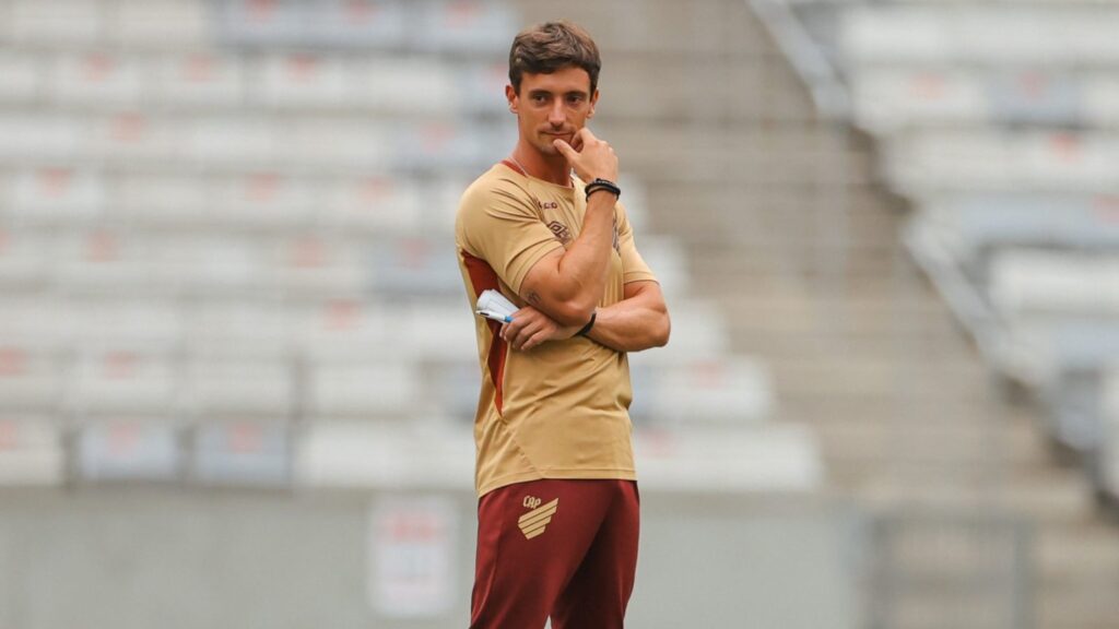 João Correia prepara Athletico-PR para estreia no Paranaense