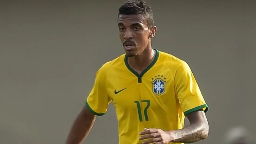 Athletico-PR acerta com volante Luiz Gustavo