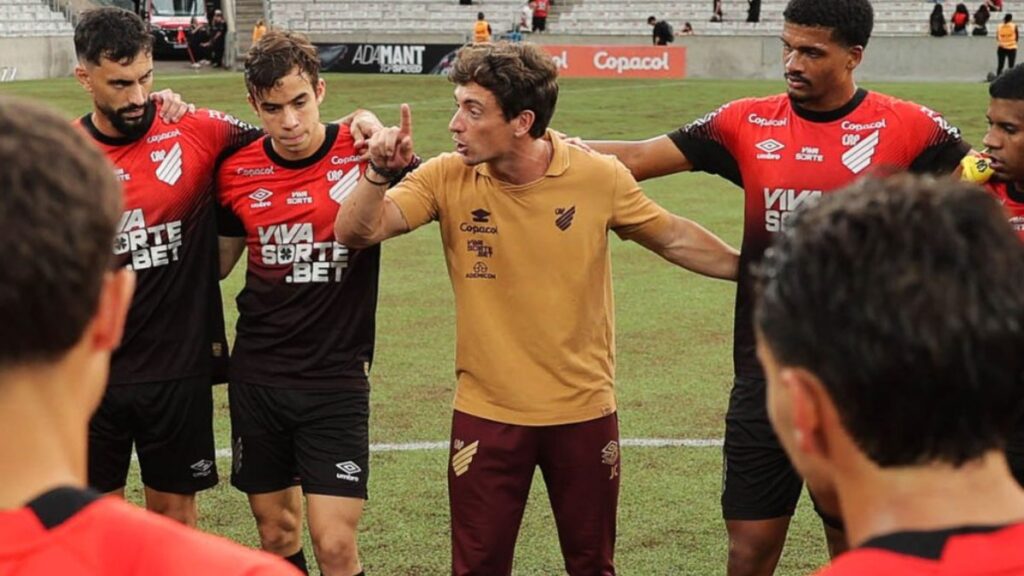 Time de aspirantes do Athletico-PR se prepara