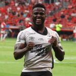 Athletico-PR vence Internacional fora de casa na estreia