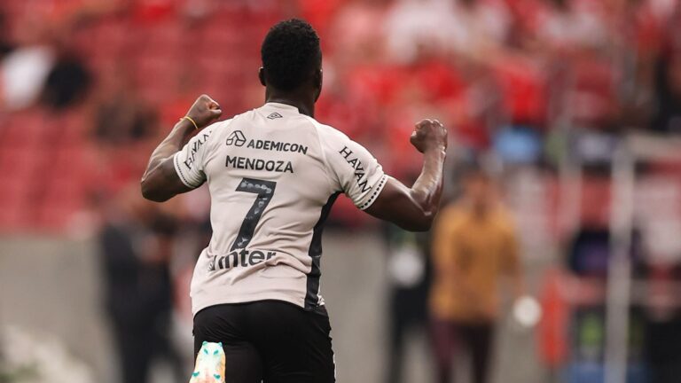 Athletico-PR vence Internacional fora de casa na estreia