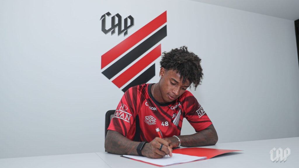 Bruninho-renova-2026 Bruninho aumenta salário e renova com Athletico-PR