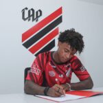 Bruninho aumenta salário e renova com Athletico-PR