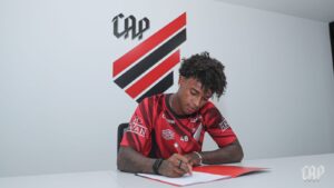 Bruninho aumenta salário e renova com Athletico-PR