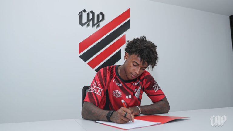 Bruninho aumenta salário e renova com Athletico-PR