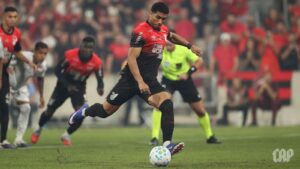 Athletico-PR vence Santos em casa