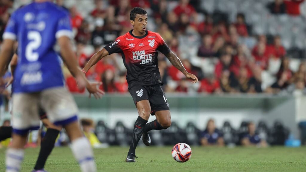 Athletico-PR vence Foz do Iguaçu pelo Paranaense