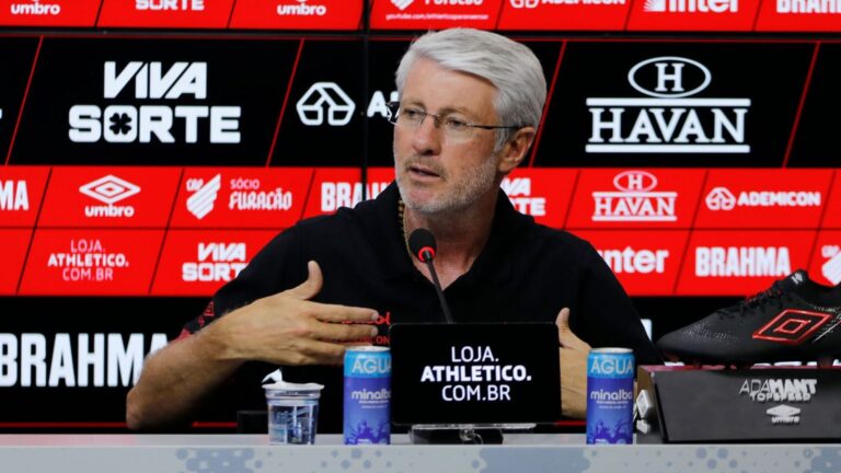 Athletico-PR vence Santos em casa