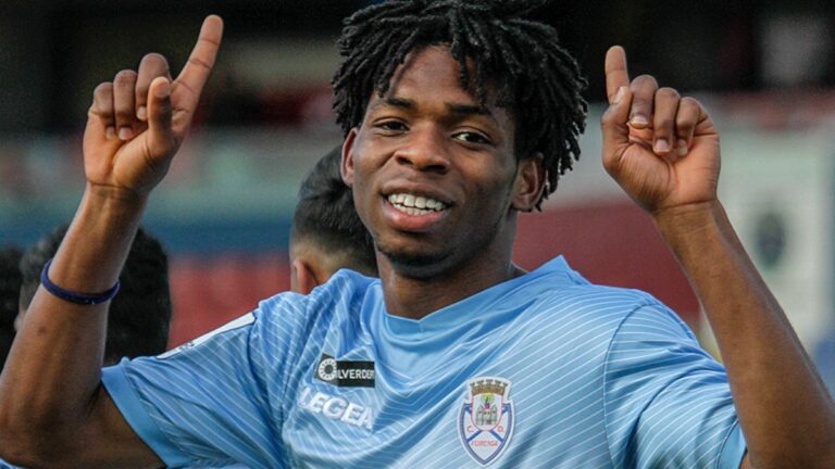 Athletico-PR mira jogador nigeriano