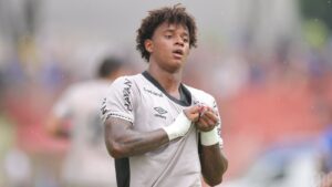 Athletico-PR chega a acordo verbal para renovar contrato com Bruninho