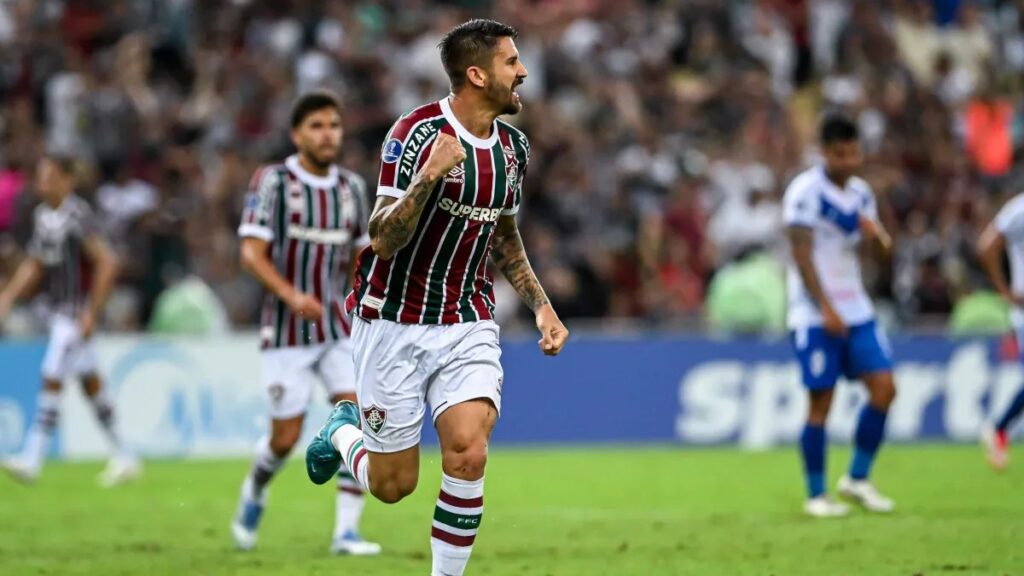 Athletico-PR busca contratação de Everaldo