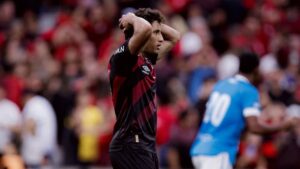 João Cruz perde pênalti em Athletico-PR x Londrina