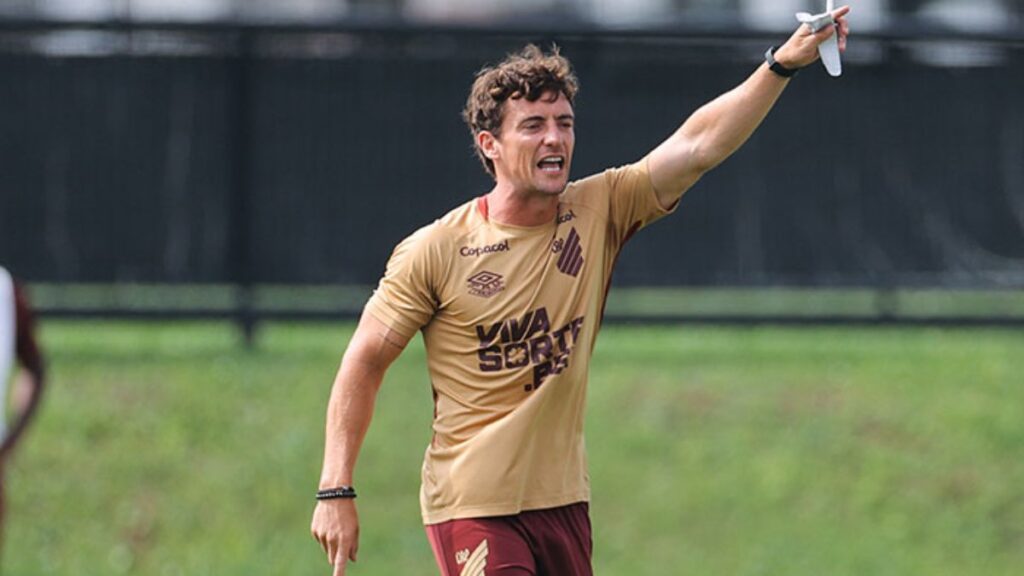 Athletico-PR treina na temporada 2026