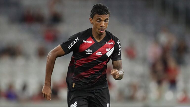 Athletico-PR enfrenta Red Bull Bragantino sob pressão