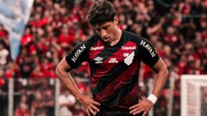João Cruz perde pênalti em Athletico-PR x Londrina