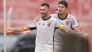 Athletico-PR vence Foz do Iguaçu com aspirantes