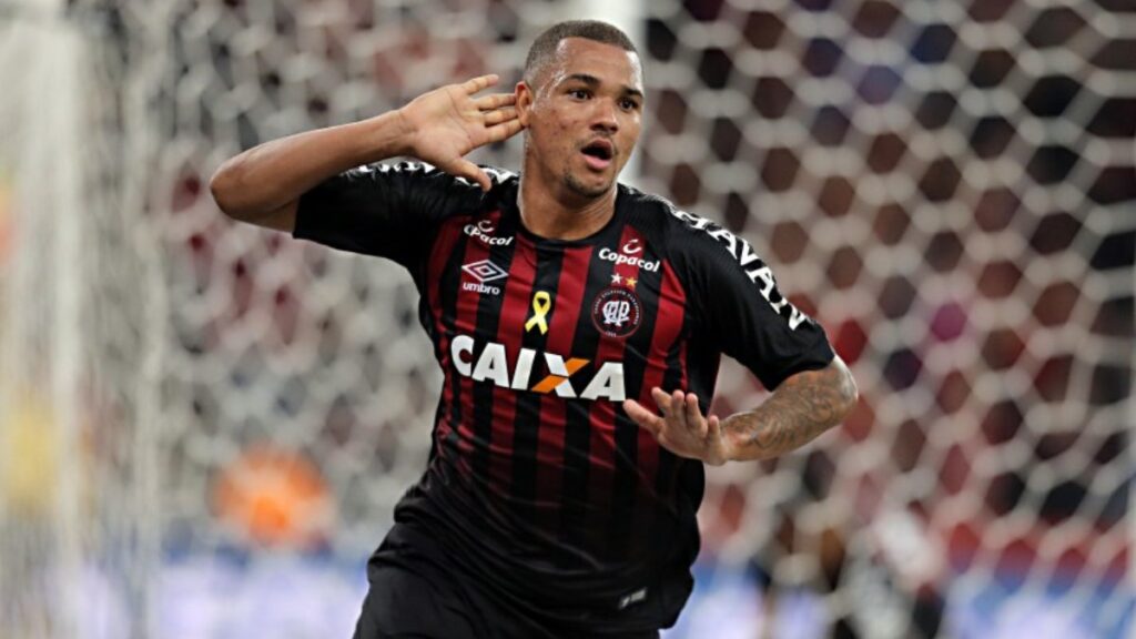 Zé Ivaldo reencontra Athletico-PR pelo Santos