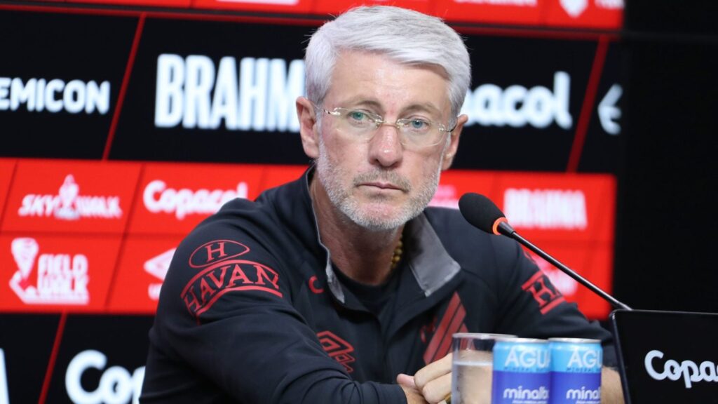 Athletico-PR vence Botafogo pelo Brasileirão