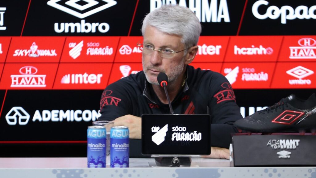 Athletico-PR vence Cruzeiro por 2 a 1