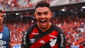 Athletico-PR vence Coritiba e convence pelo Brasileirão