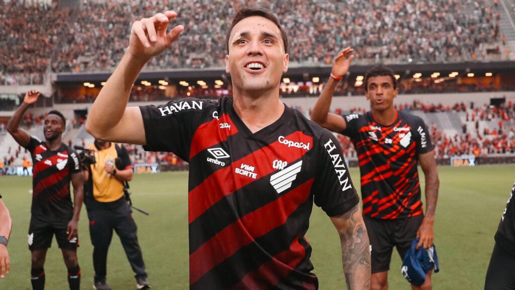 Athletico-PR vence Coritiba e convence pelo Brasileirão