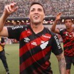 Athletico-PR vence Coritiba e convence pelo Brasileirão