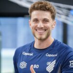 Bento volta ao Athletico-PR para treinar