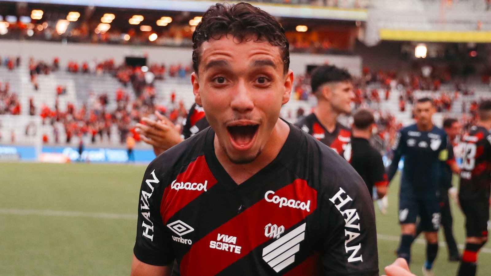 Athletico-PR vence Coritiba e convence pelo Brasileirão