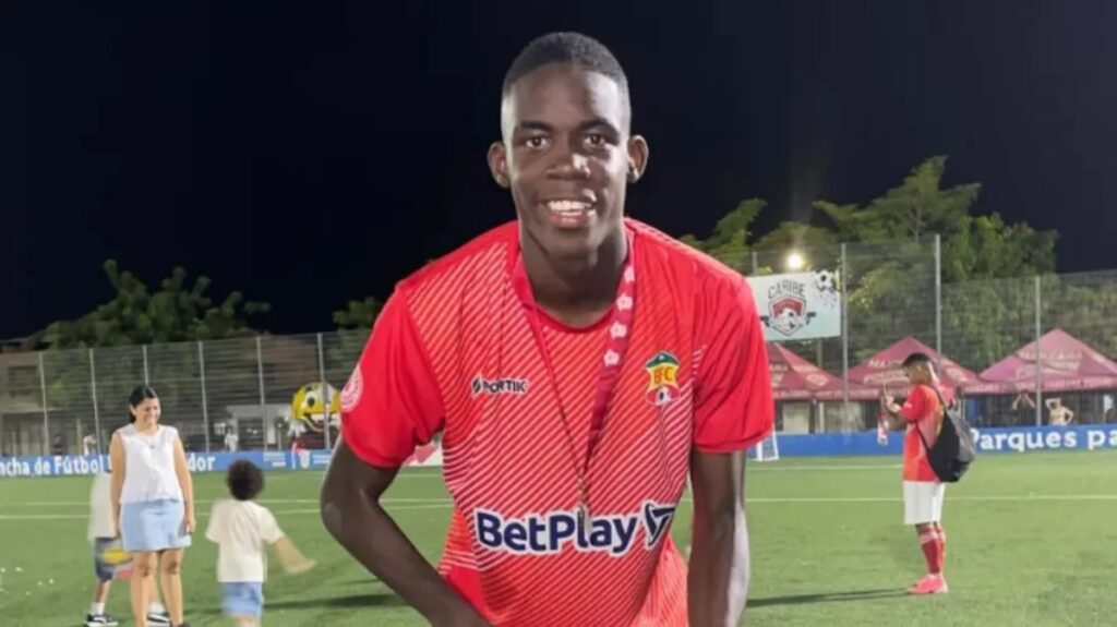 Athletico-PR contrata zagueiro para o Sub-20