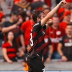 Dudu marca gol pelo Athletico-PR contra Coritiba