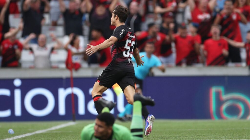 Athletico-PR vence Coritiba e convence pelo Brasileirão