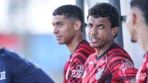 Athletico-PR se prepara em treinos