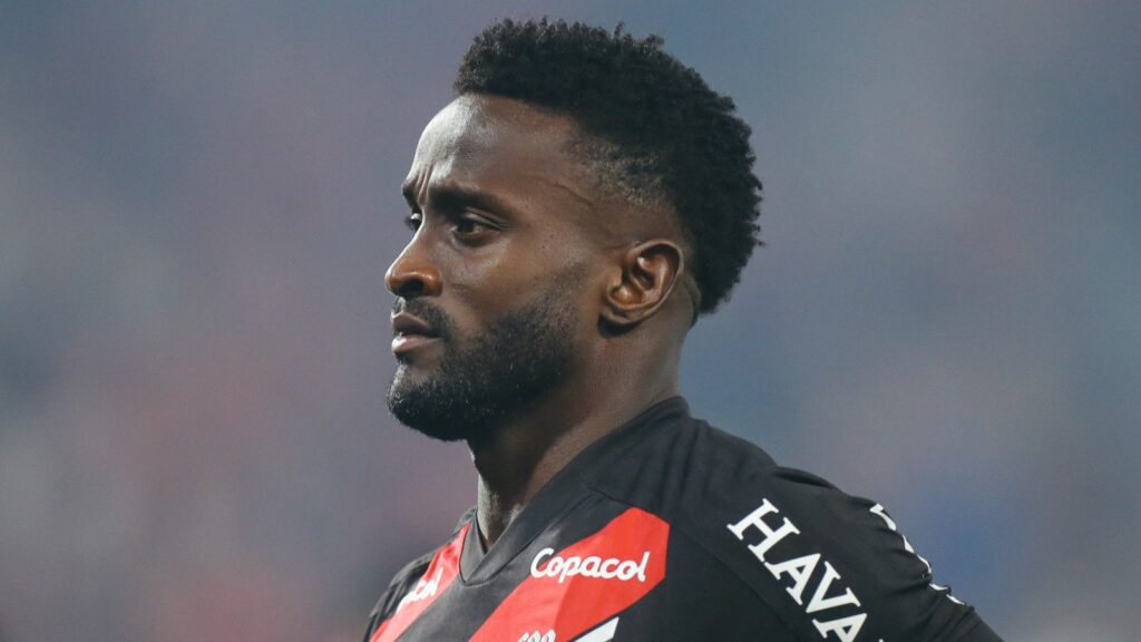 Athletico-PR vence Cruzeiro por 2 a 1