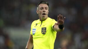 Raphael Claus apita Athletico-PR x Coritiba em Athletiba