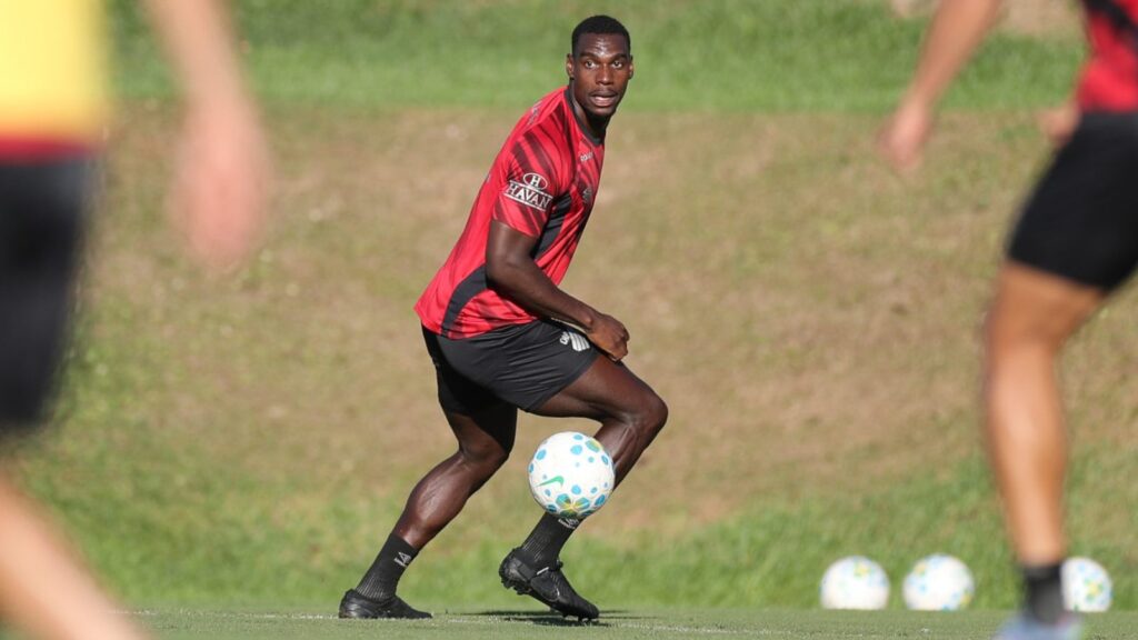 Athletico-PR tem problema com elenco curto