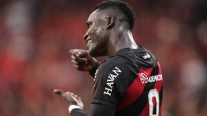 Athletico-PR vence Coritiba e convence pelo Brasileirão