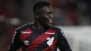 Athletico-PR vence Botafogo pelo Brasileirão