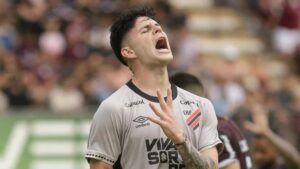 Zapelli causa derrota do Athletico-PR contra Fluminense