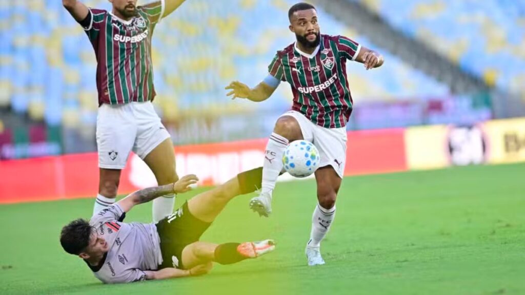Zapelli causa derrota do Athletico-PR contra Fluminense