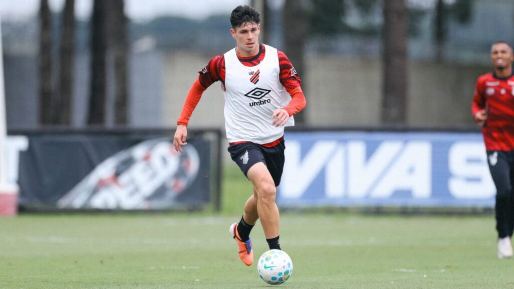 Athletico-PR treina em pré-temporada