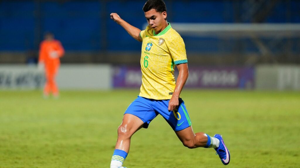 Jovem do Athletico-PR chama atenção na Seleção