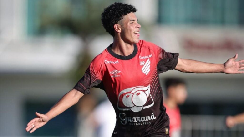 Athletico-PR tem José Henrique como joia valiosa