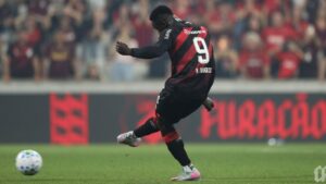 Athletico-PR tem Viveros que decide contra Vitória