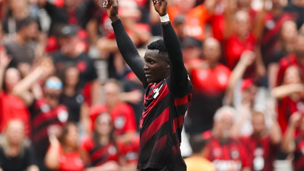 Athletico-PR vence Chapecoense em casa pelo Campeonato Brasileiro