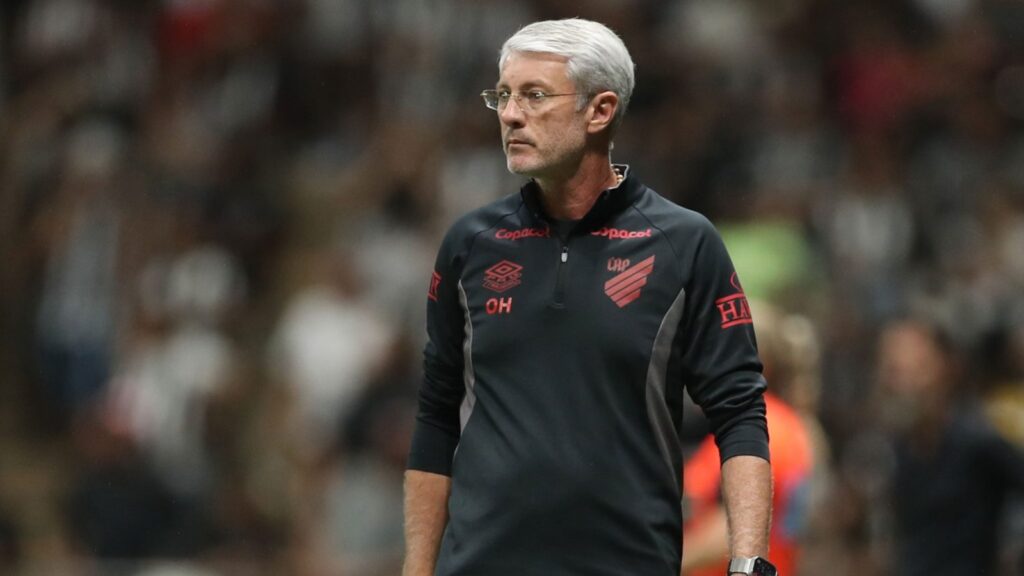 Athletico-PR decepciona contra Atlético-MG e sofre derrota